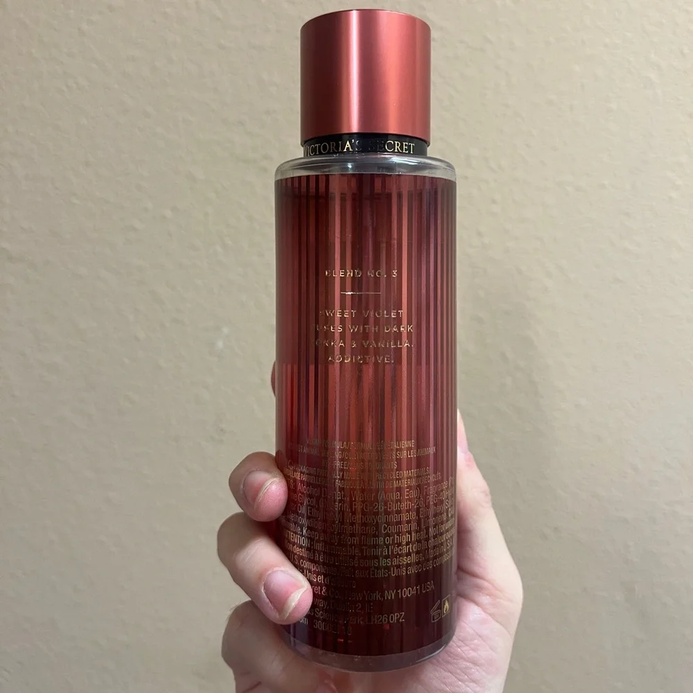 VICTORIA’S SECRET RICH CARAMEL VANILLA MIST SPRAY